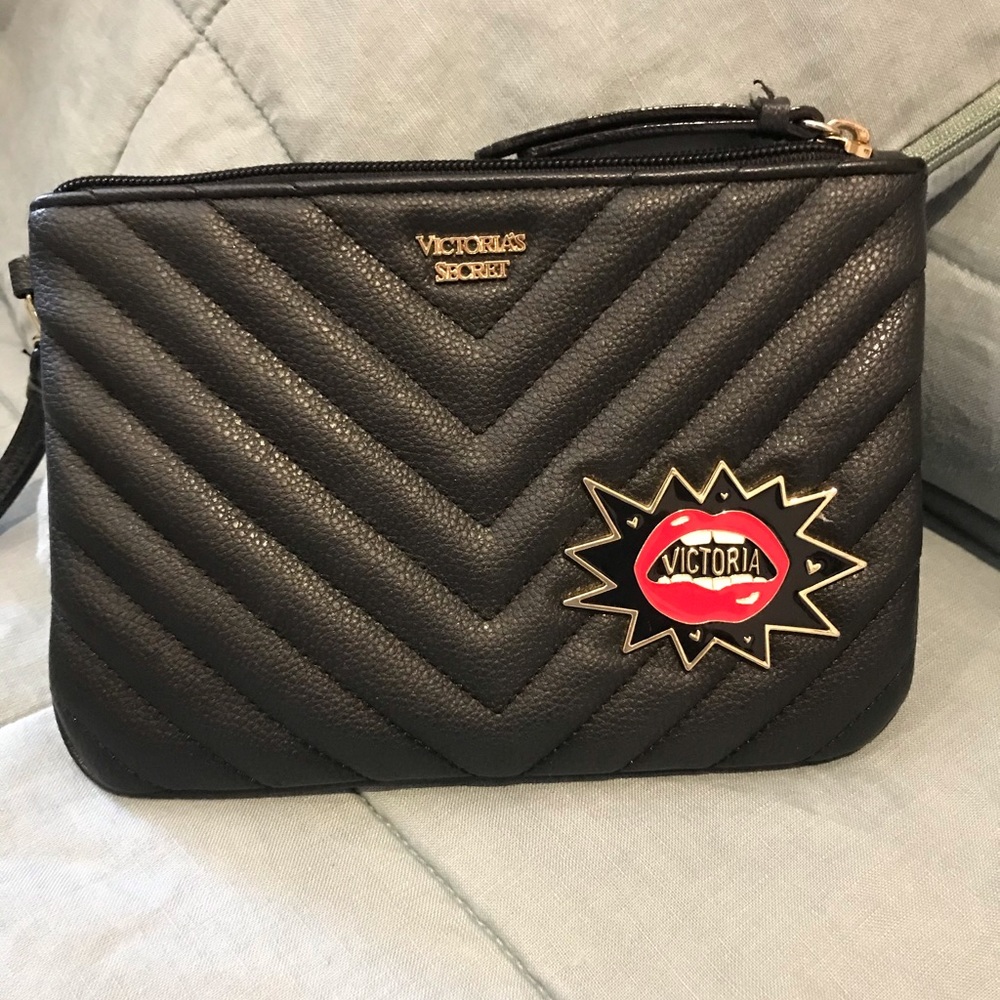 Black like leather wristlet